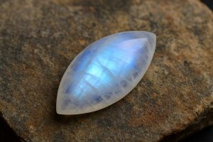 Лунный камень: происхождение, свойства и культурное значение